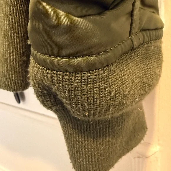 Alpha Industries Sage Green Bomber Jacket - Picture 5 of 13